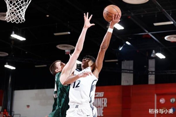 Nó thực sự đã đạt được rất nhiều tiến bộ! Ngôi sao backcourt của Clippers có vẻ bình tĩnh hơn nhiều về cả hành vi phạm tội và phòng thủ?